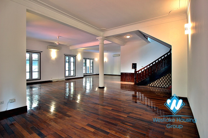 Big yard, swiming pool and five bedrooms house for rent in Tay Ho district, Ha Noi.